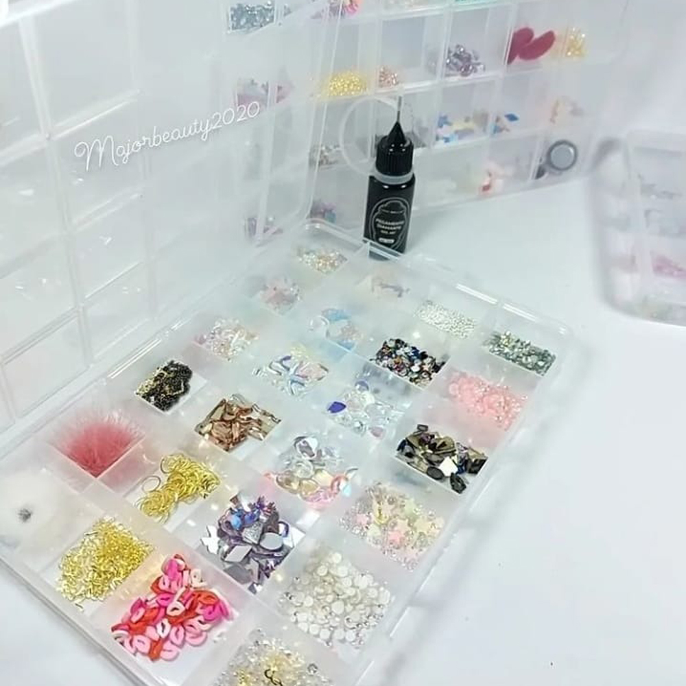 Caja con Cristales Decorativos de Uñas 1