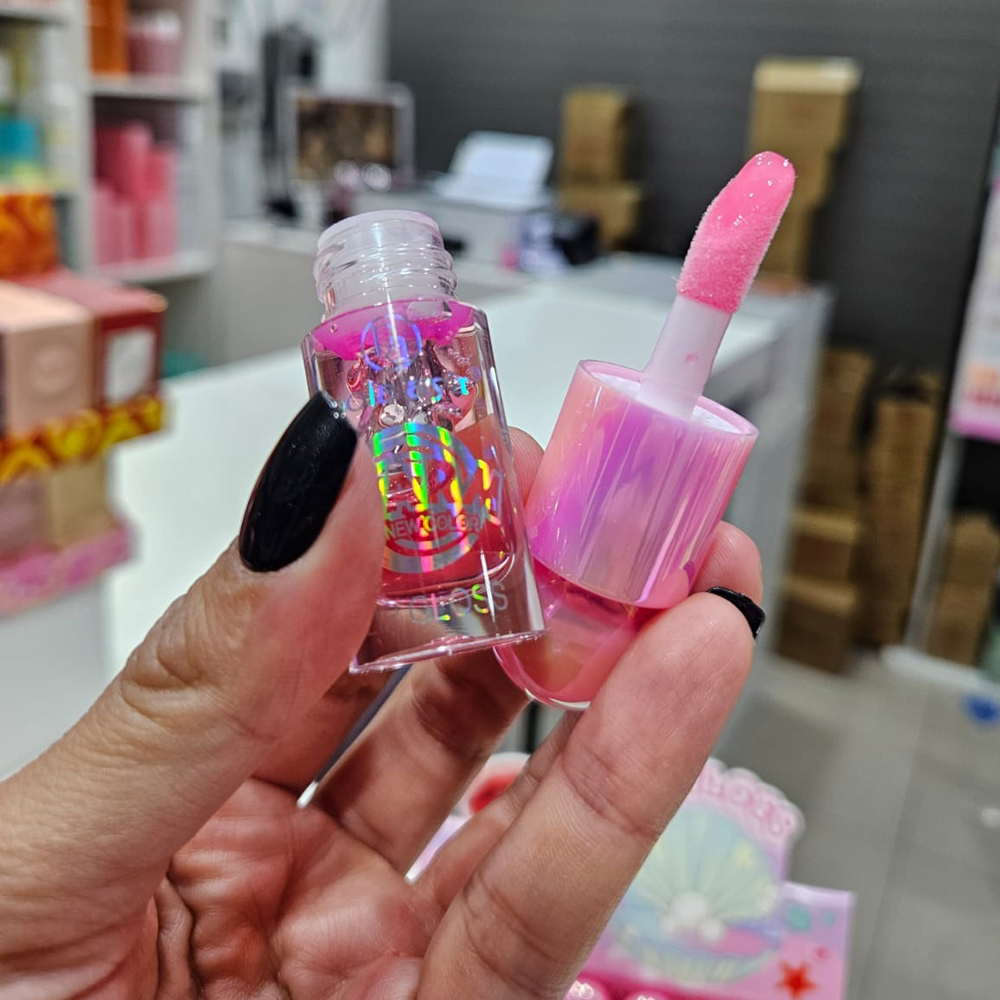 Lip Gloss Kiss 2