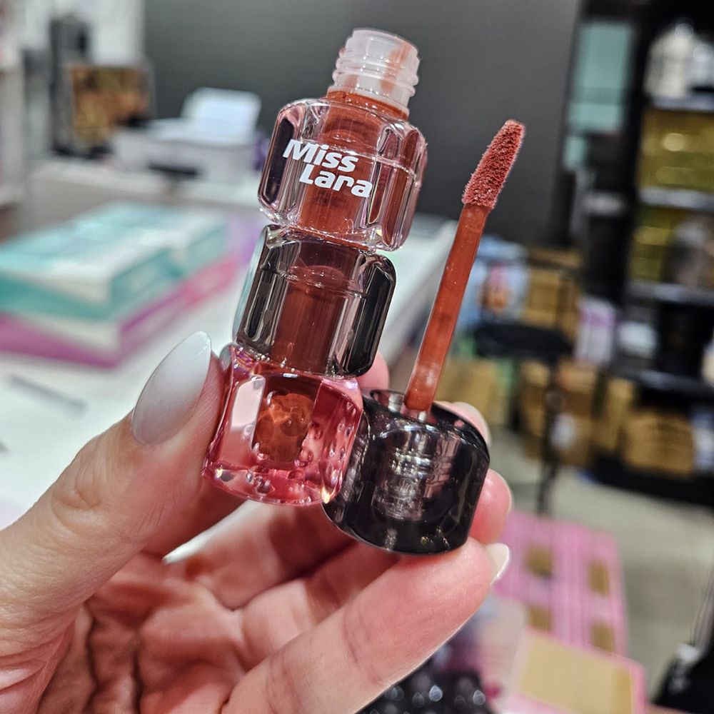 Miss Lara - Brillo Labial color cafe desestresante 3