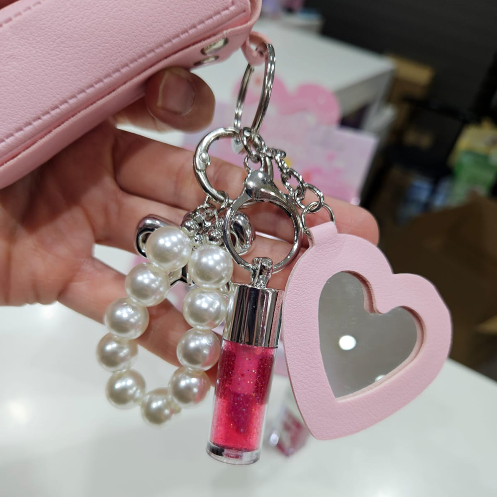 Lucky Model - set de llavero + 2 brillos de labios 4