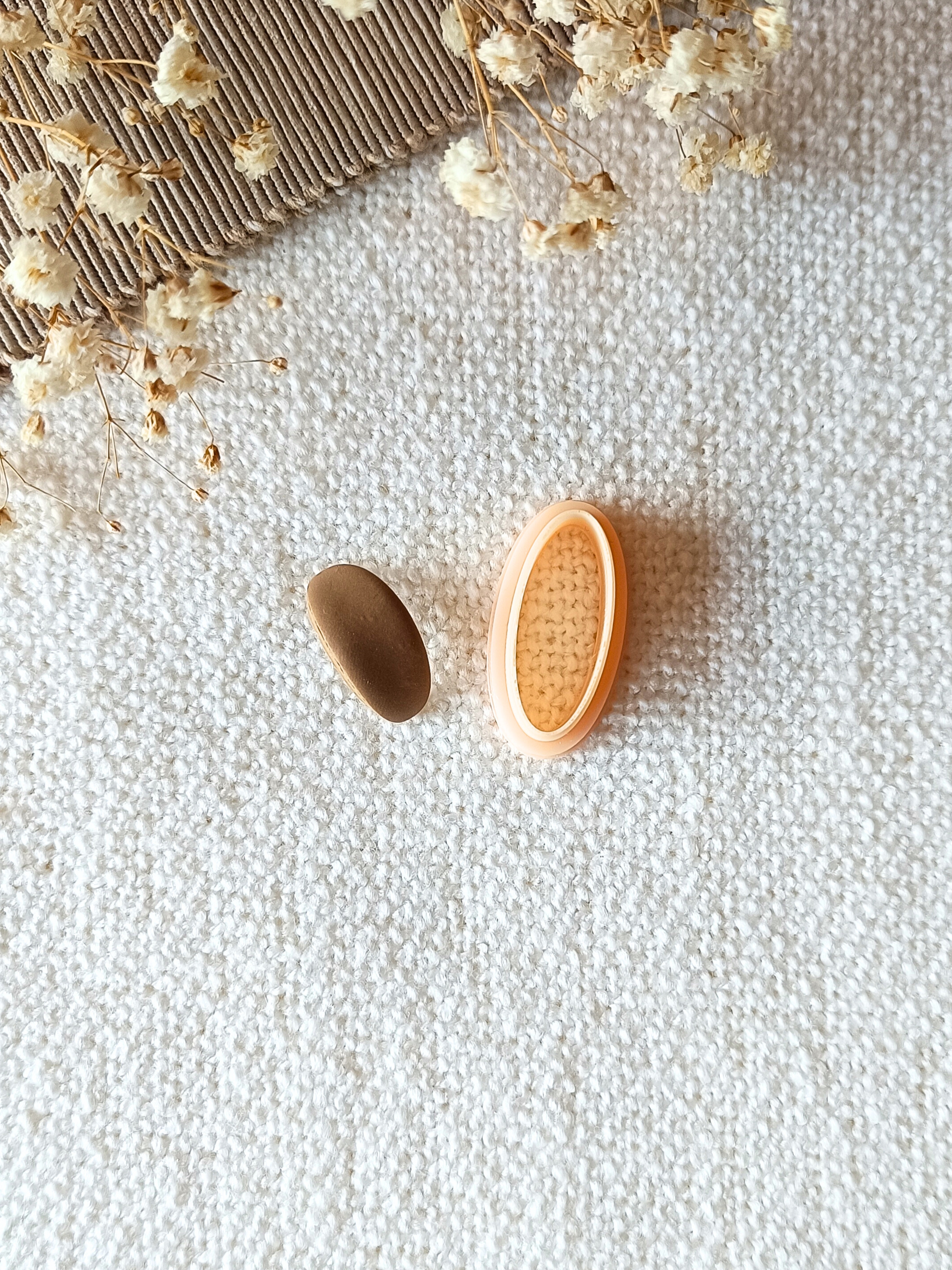 Oval Huggie | Clay Cutter 1