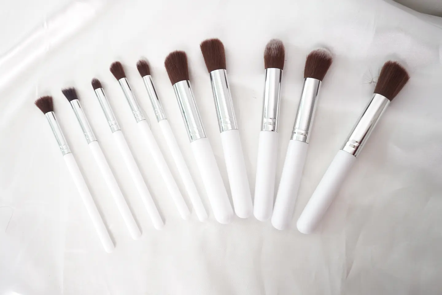 Set de Brochas 10 pzs Blanco Plateado 2
