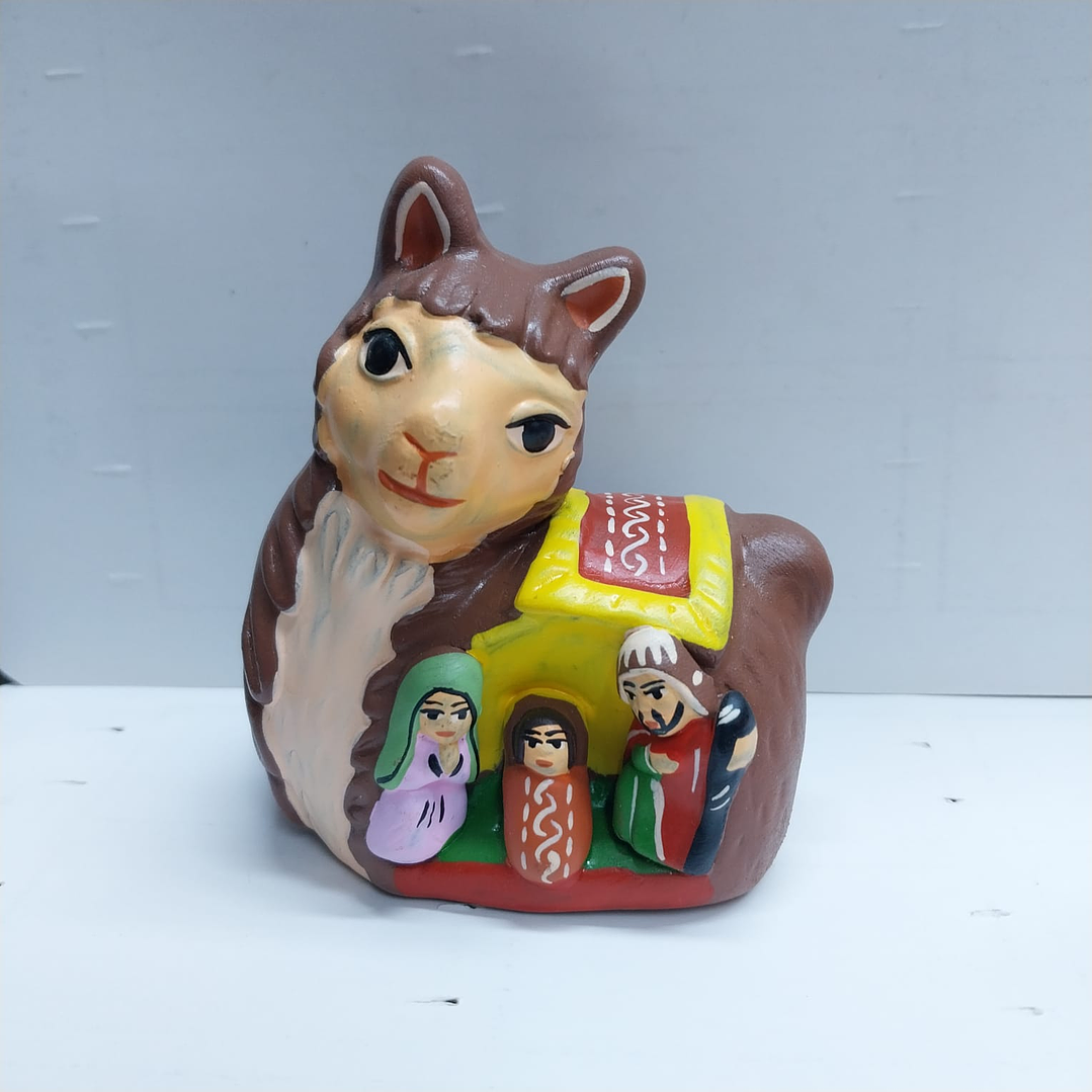 MINI LLAMITA CON PESEBRE AYACUCHANO 1