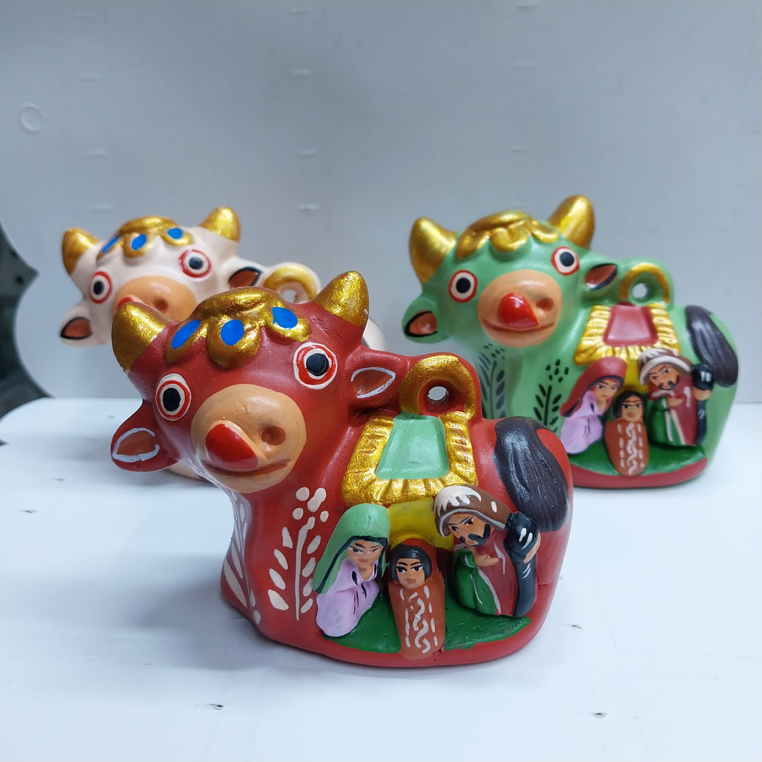 MINI TORITO DE PUCARÁ CON PESEBRE AYACUCHANO 1