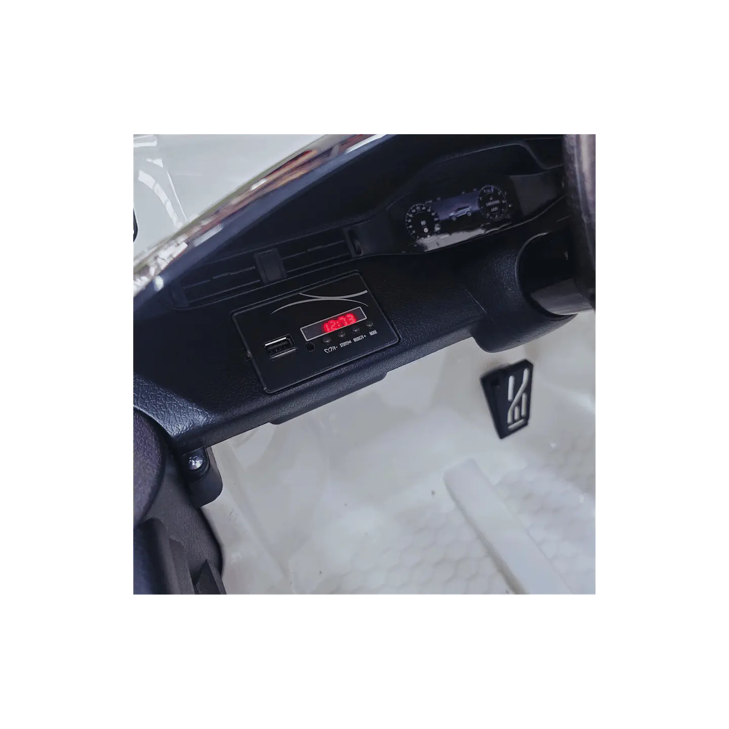 RANGE ROVER EVOQUE 12v Branco c/ RODAS DE BORRACHA E ASSENTO EM PELE 9