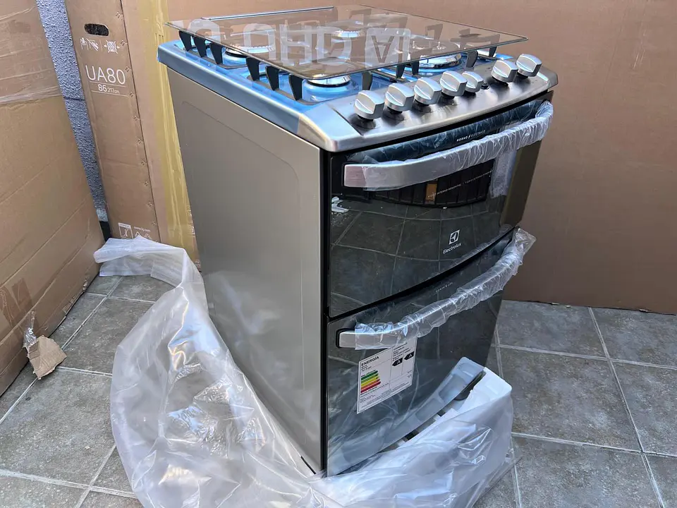 Cocina Electrolux doble horno 56dxa Producto nuevo sin uso con detalle en lata del costado 1