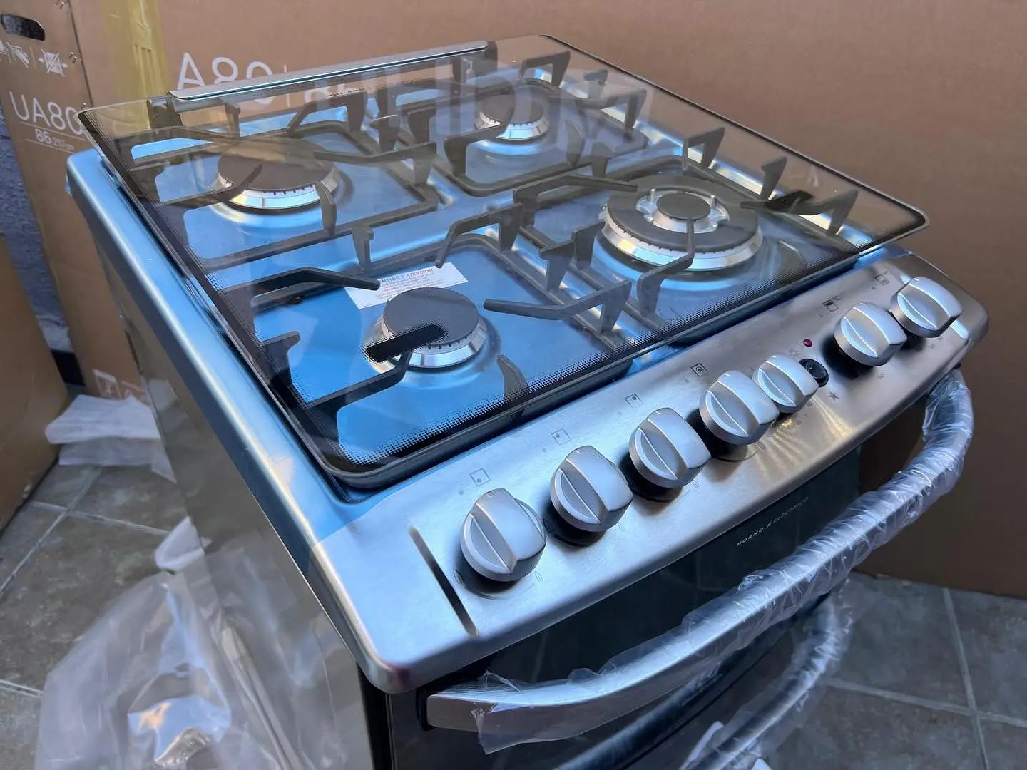 Cocina Electrolux doble horno 56dxa Producto nuevo sin uso con detalle en lata del costado 2