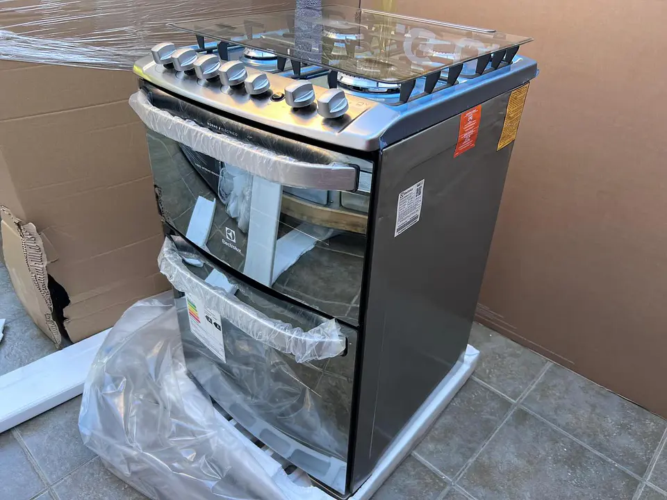 Cocina Electrolux doble horno 56dxa Producto nuevo sin uso con detalle en lata del costado 3