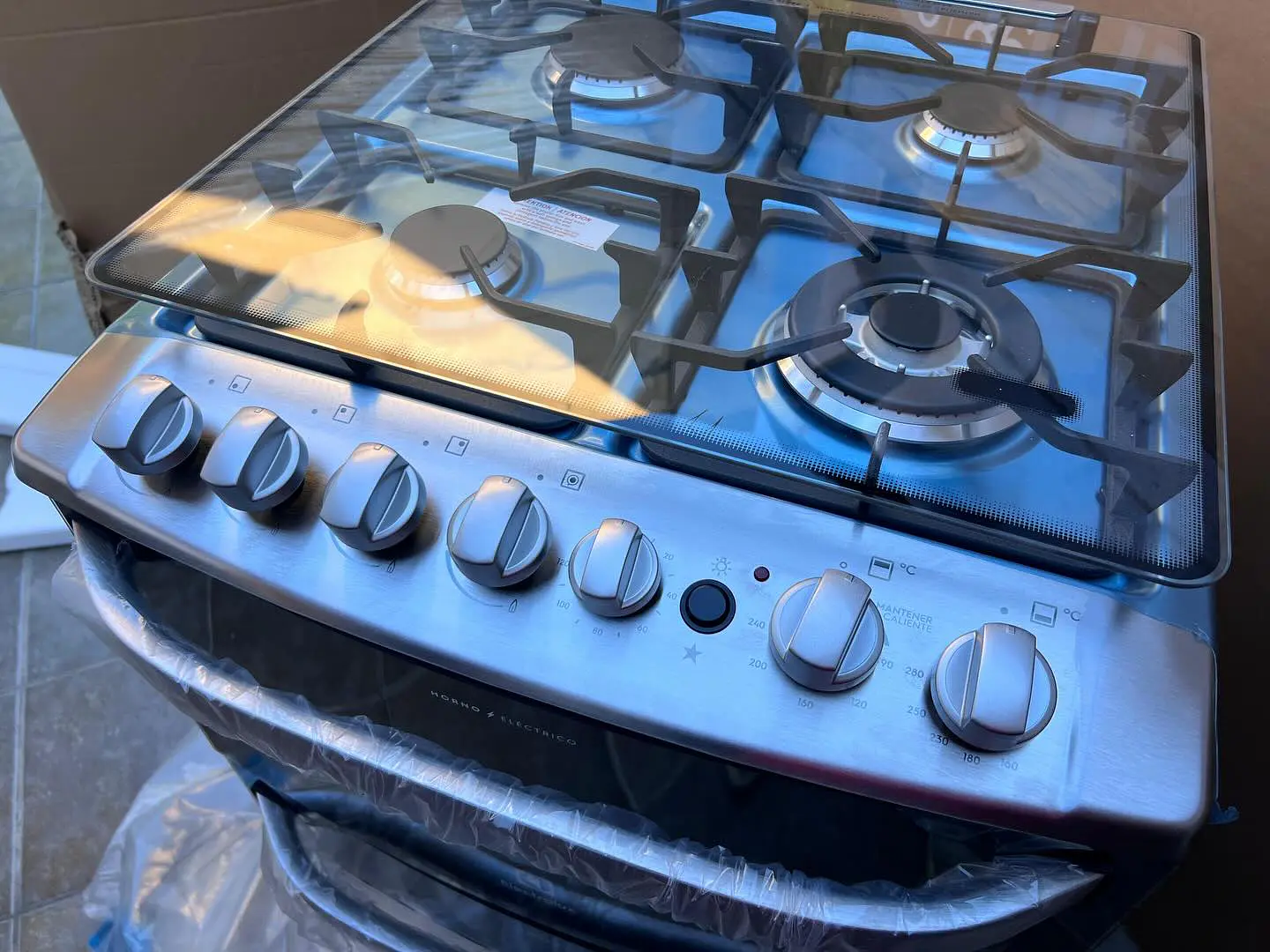 Cocina Electrolux doble horno 56dxa Producto nuevo sin uso con detalle en lata del costado 5
