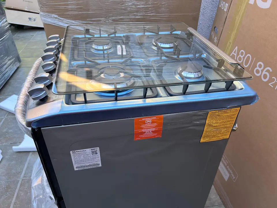 Cocina Electrolux doble horno 56dxa Producto nuevo sin uso con detalle en lata del costado 6