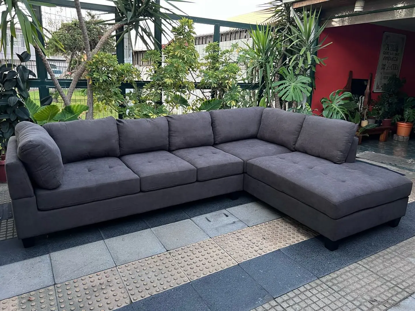 Sofá NUEVO Seccional Chaise Derecho Color grafito   3