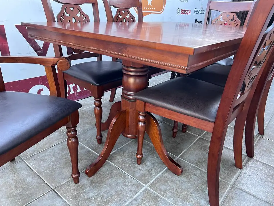 Comedor clásico extensible en madera Rubberwood sólido y tapiz PU negro 7