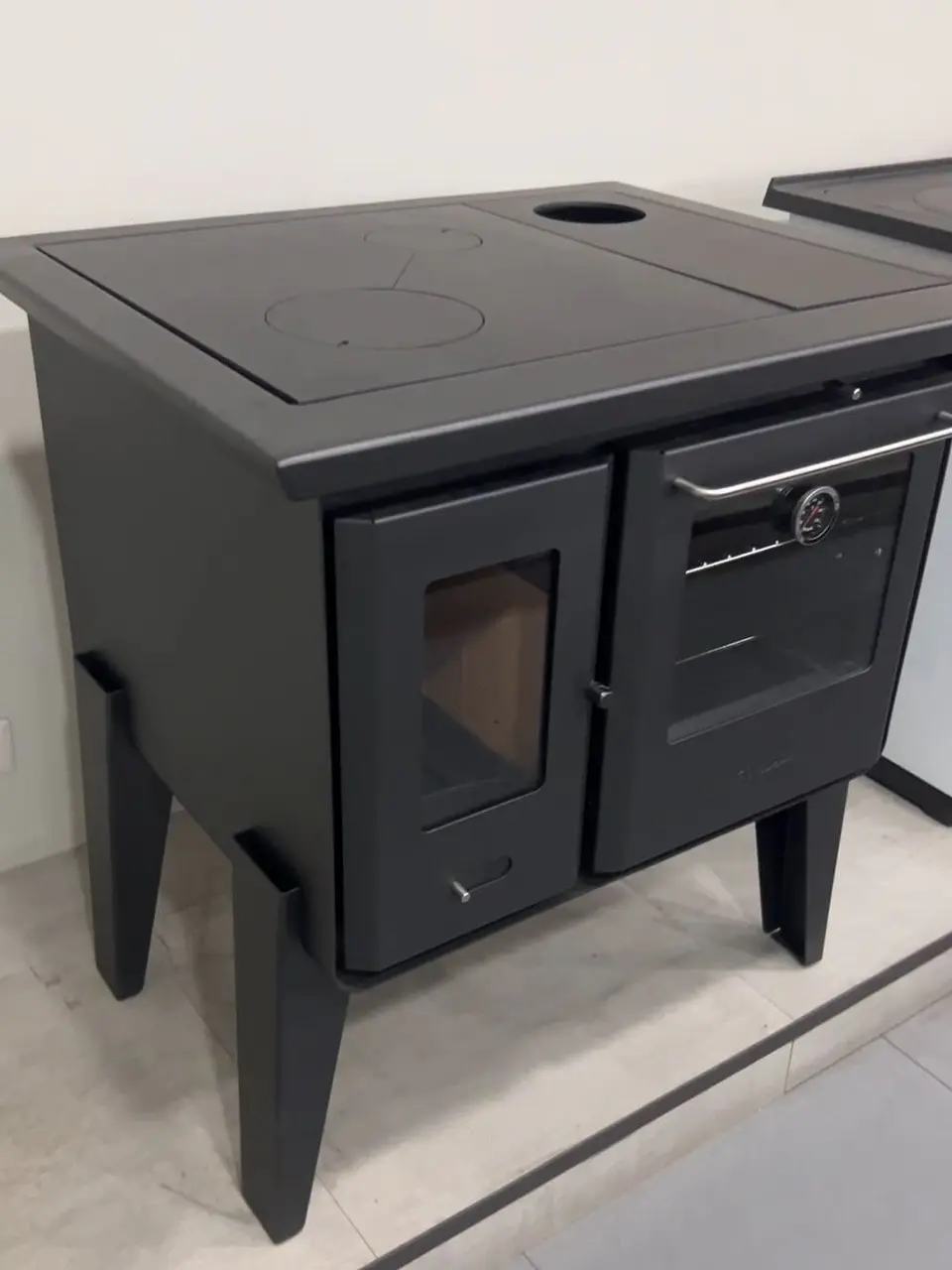 Cocina a leña AMESTI ALMA NUEVA  Combustión lenta Marca Amesti Modelo ALMA Color NEGRO  2