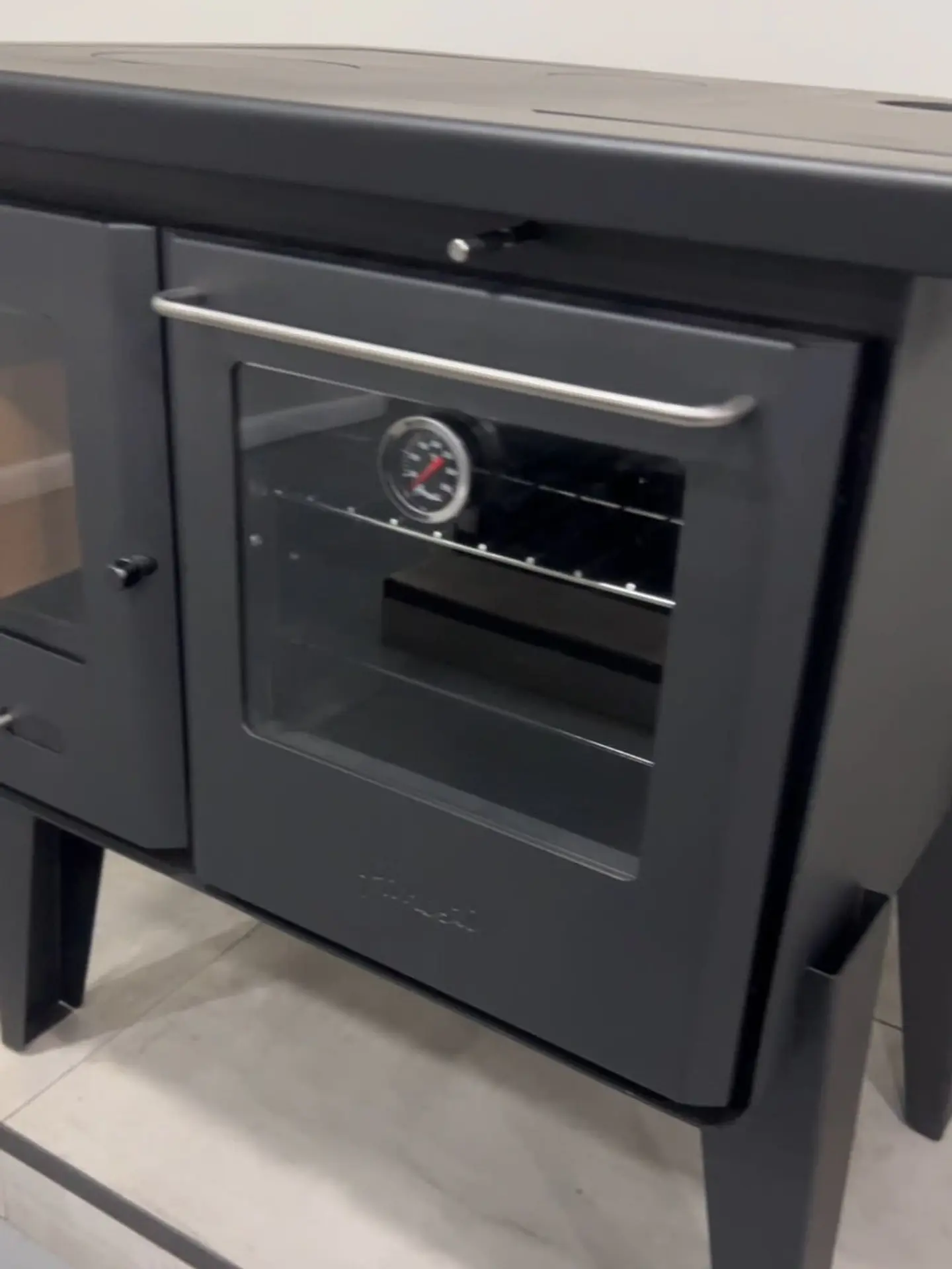 Cocina a leña AMESTI ALMA NUEVA  Combustión lenta Marca Amesti Modelo ALMA Color NEGRO  3