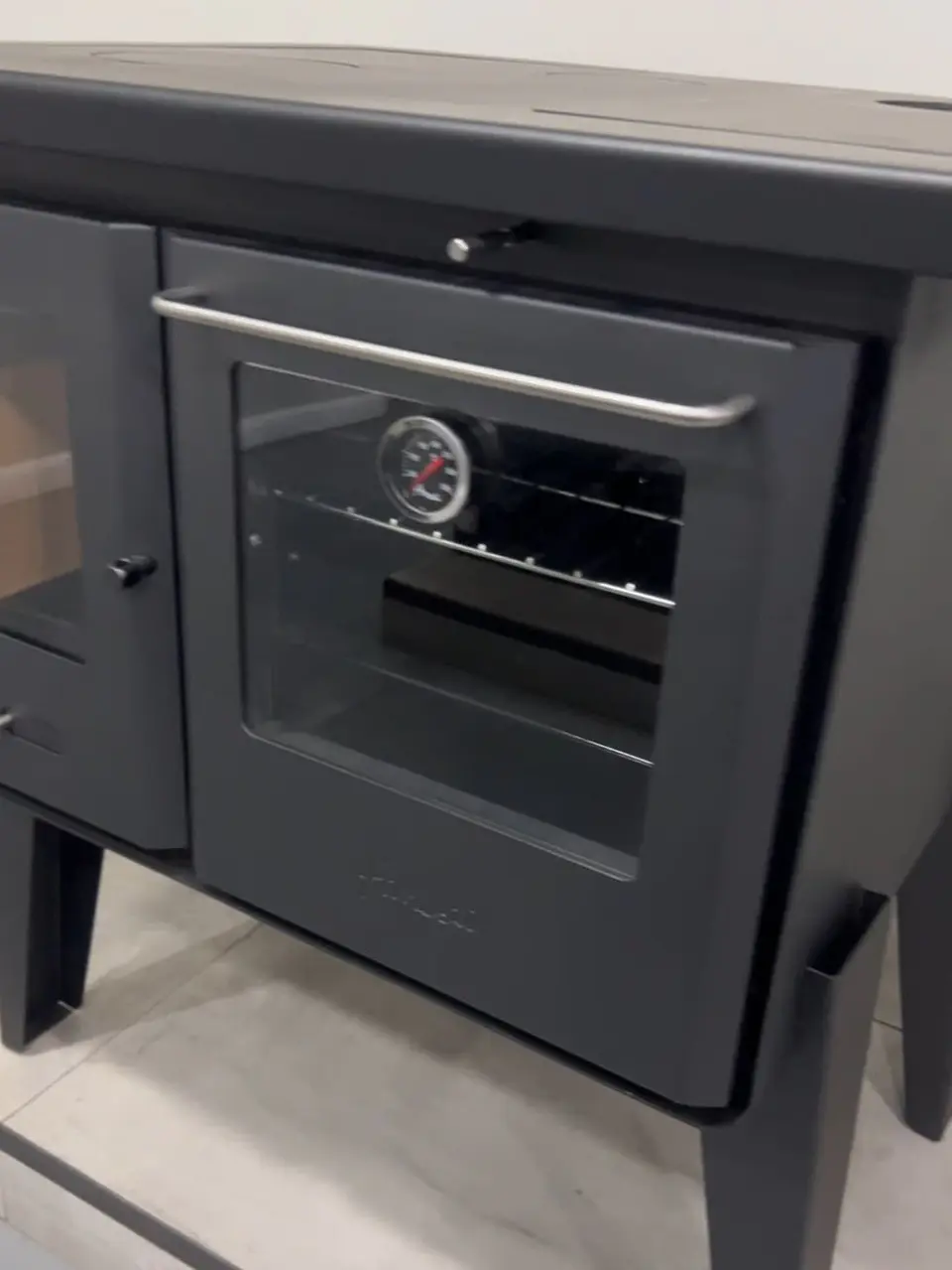 Cocina a leña AMESTI ALMA NUEVA  Combustión lenta Marca Amesti Modelo ALMA Color NEGRO  3