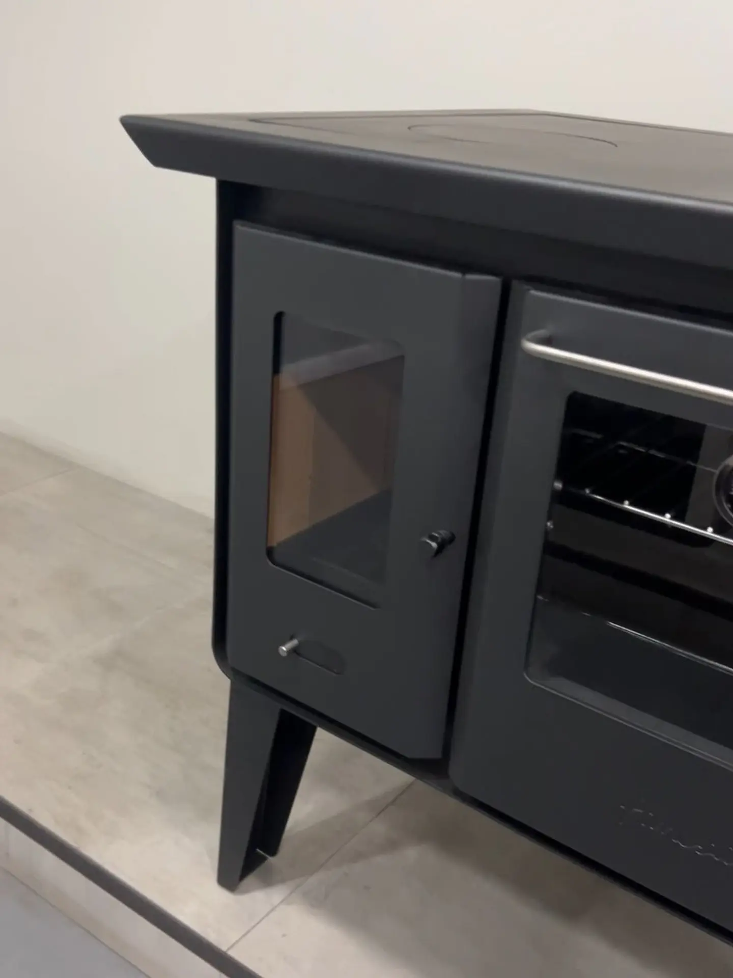 Cocina a leña AMESTI ALMA NUEVA  Combustión lenta Marca Amesti Modelo ALMA Color NEGRO  4
