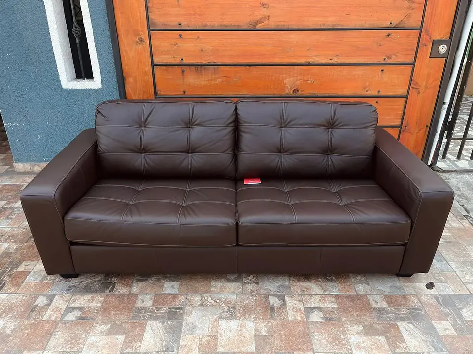 Sofá Marca Rosen  Material CUERO  Modelo Manet 3 Cuerpos   1