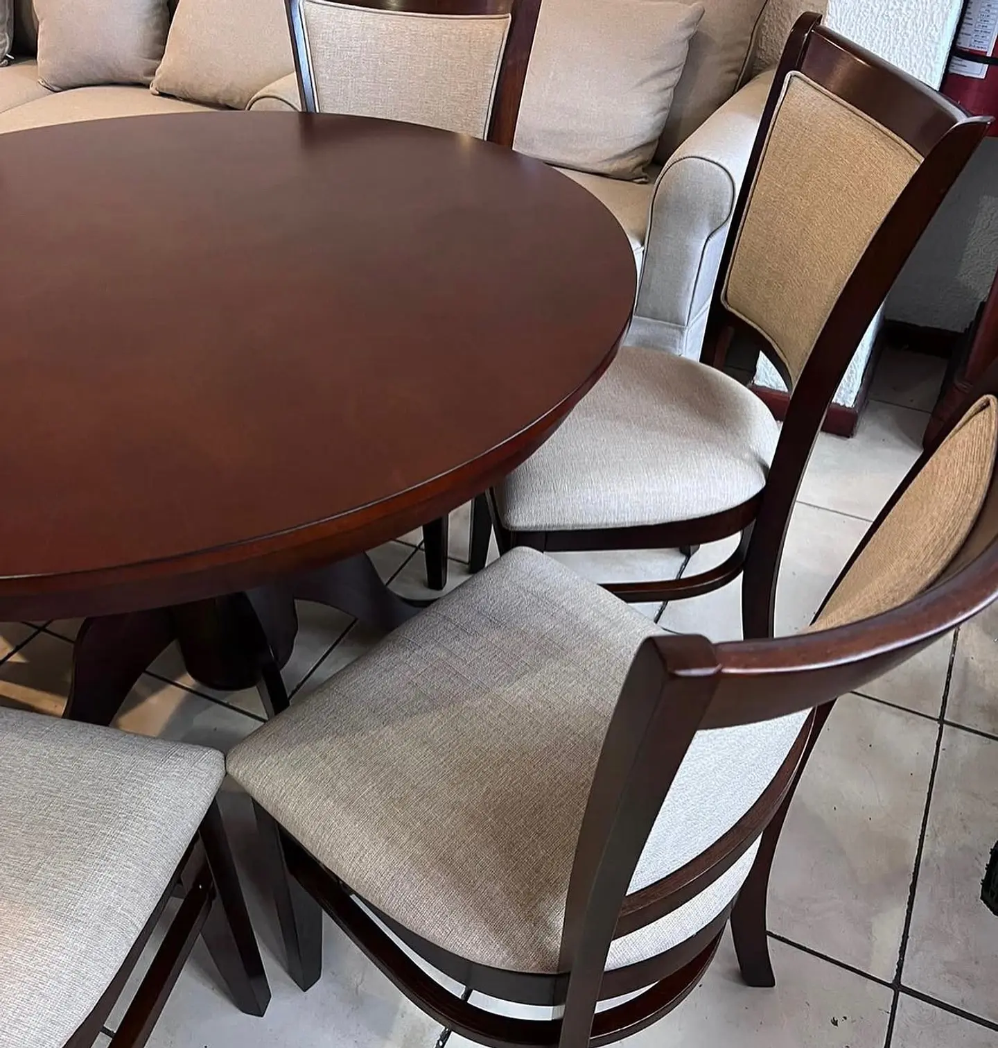 Comedor marca cic modelo Calabria 6 sillas  2