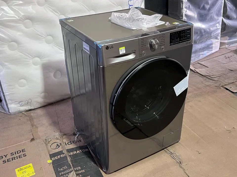 Lavaseca LG 12/7kg Nueva sin detalles Con seguros posteriores intactos 3