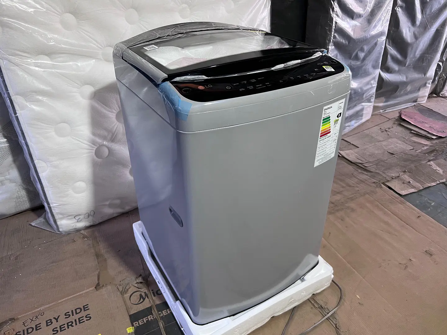 Lavadora LG 19kg gris Nueva sin detalles  4