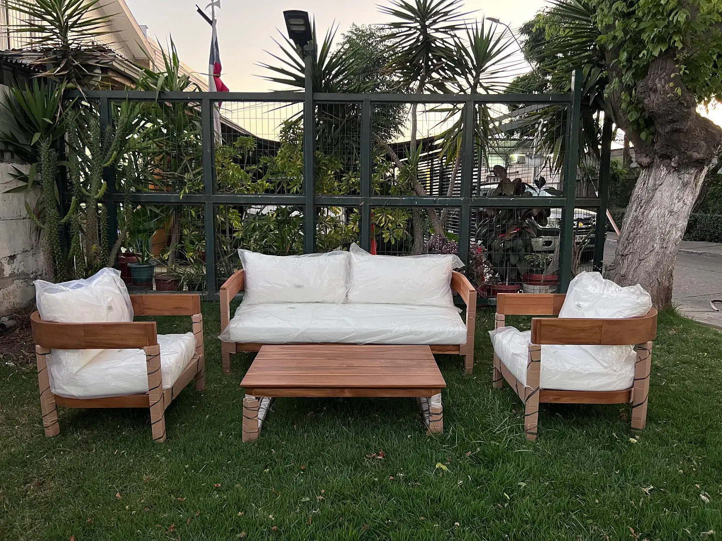 Juego de terraza BEATRIX NUEVO 100%  madera TECA 3-1-1 con mesa de centro   2