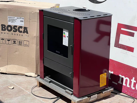 Estufa a leña BOSCA GOLD 500 nueva Color BURDEO  Producto nuevo en caja Rango de calefacción Max 220mt2 