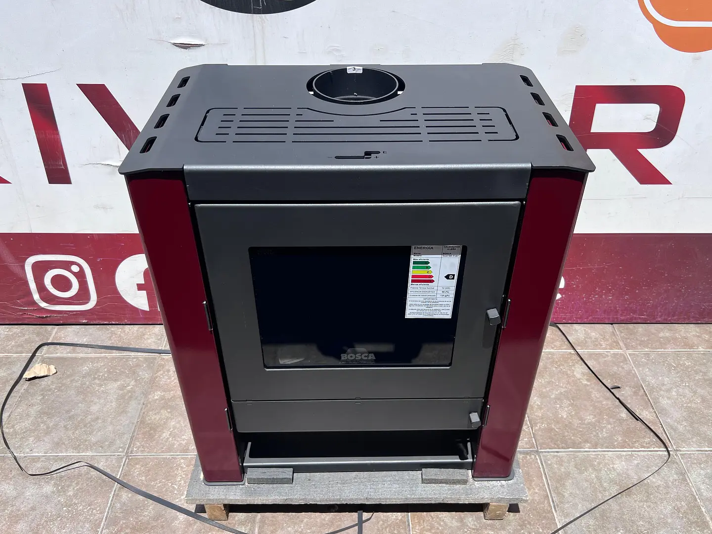 Estufa a leña BOSCA GOLD 500 nueva Color BURDEO  Producto nuevo en caja Rango de calefacción Max 220mt2  5