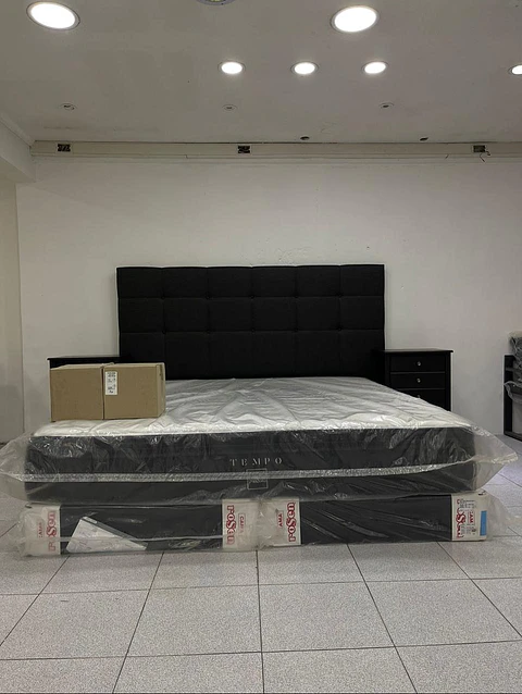 Cama King ROSEN Tempo + Set Issey negro 1.8x2.0mt Incluye respaldo y veladores Todo original nuevo sellado y en caja 
