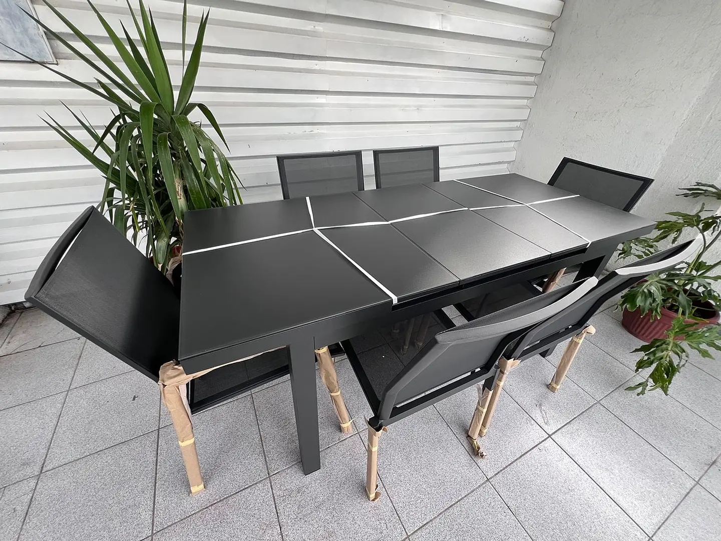 Comedor terraza exterior aluminio EXTENSIBLE 4 sillas 2 sitiales Mesa cubierta vidrio templado  7