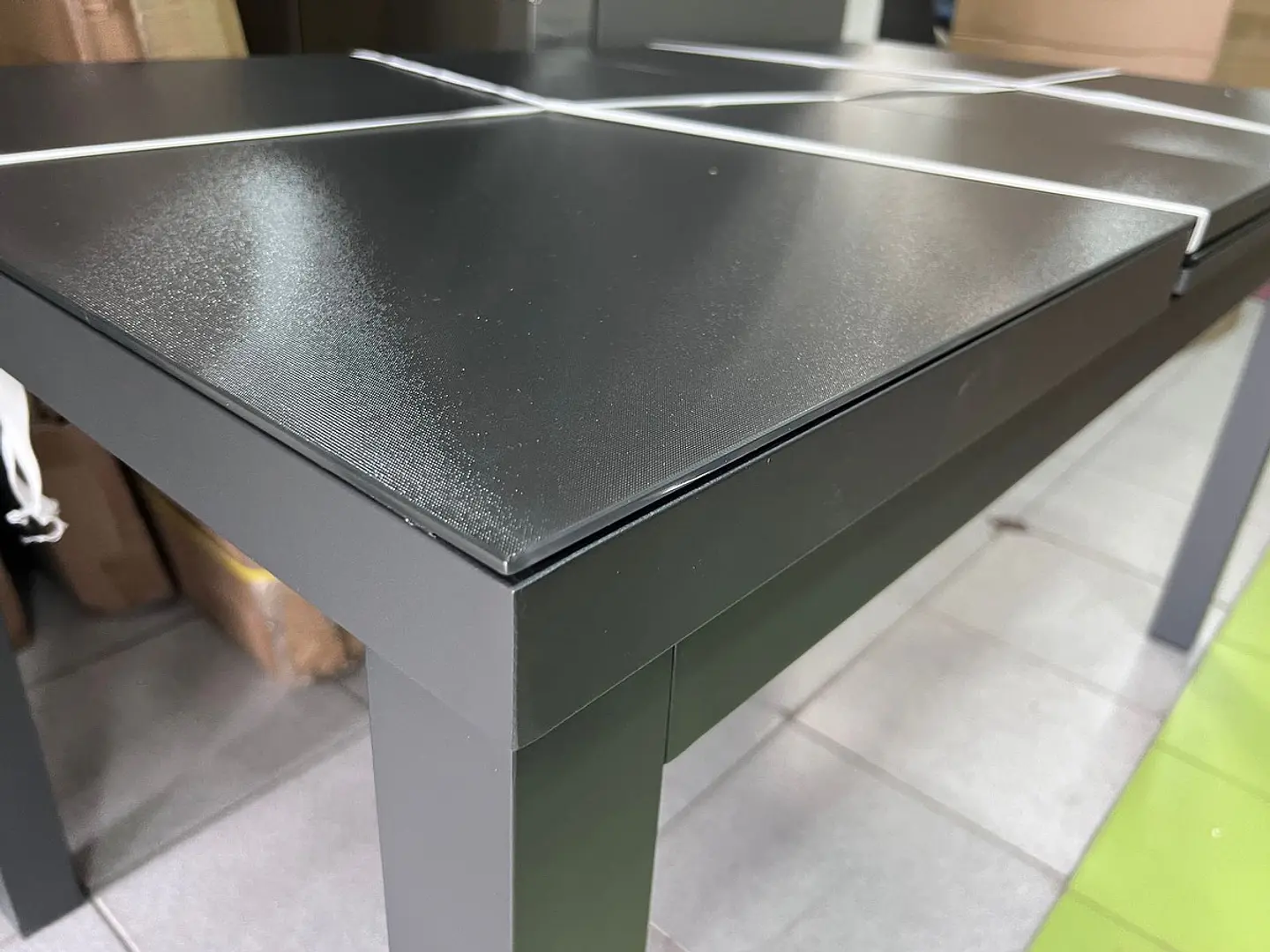 Comedor terraza exterior aluminio EXTENSIBLE 4 sillas 2 sitiales Mesa cubierta vidrio templado  8