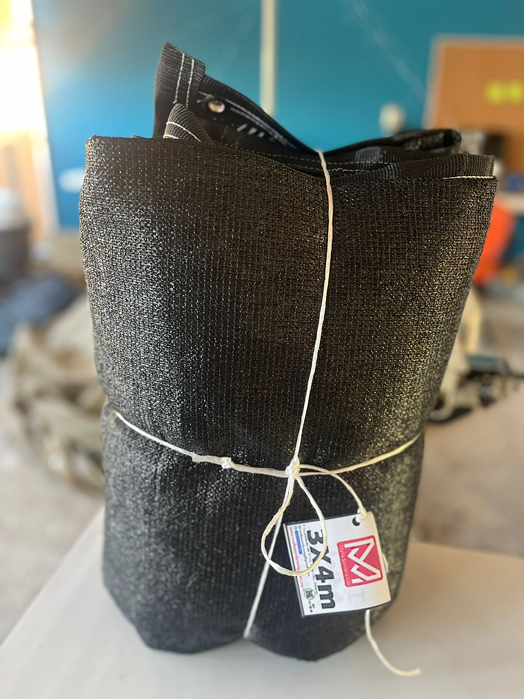 Malla sombra de 3x4 metros negro, 90% 1