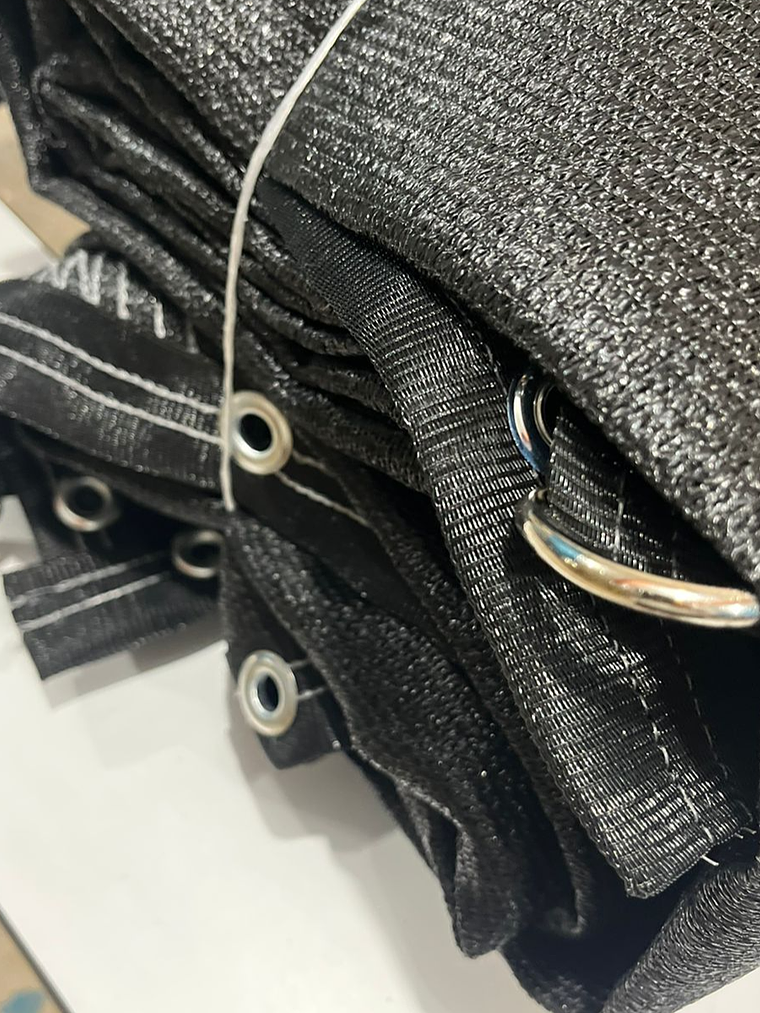 Malla sombra de 4x6 metros negro, 90% 2