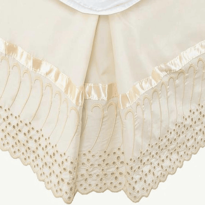 Faldón Broderie Amanda King Crudo 3