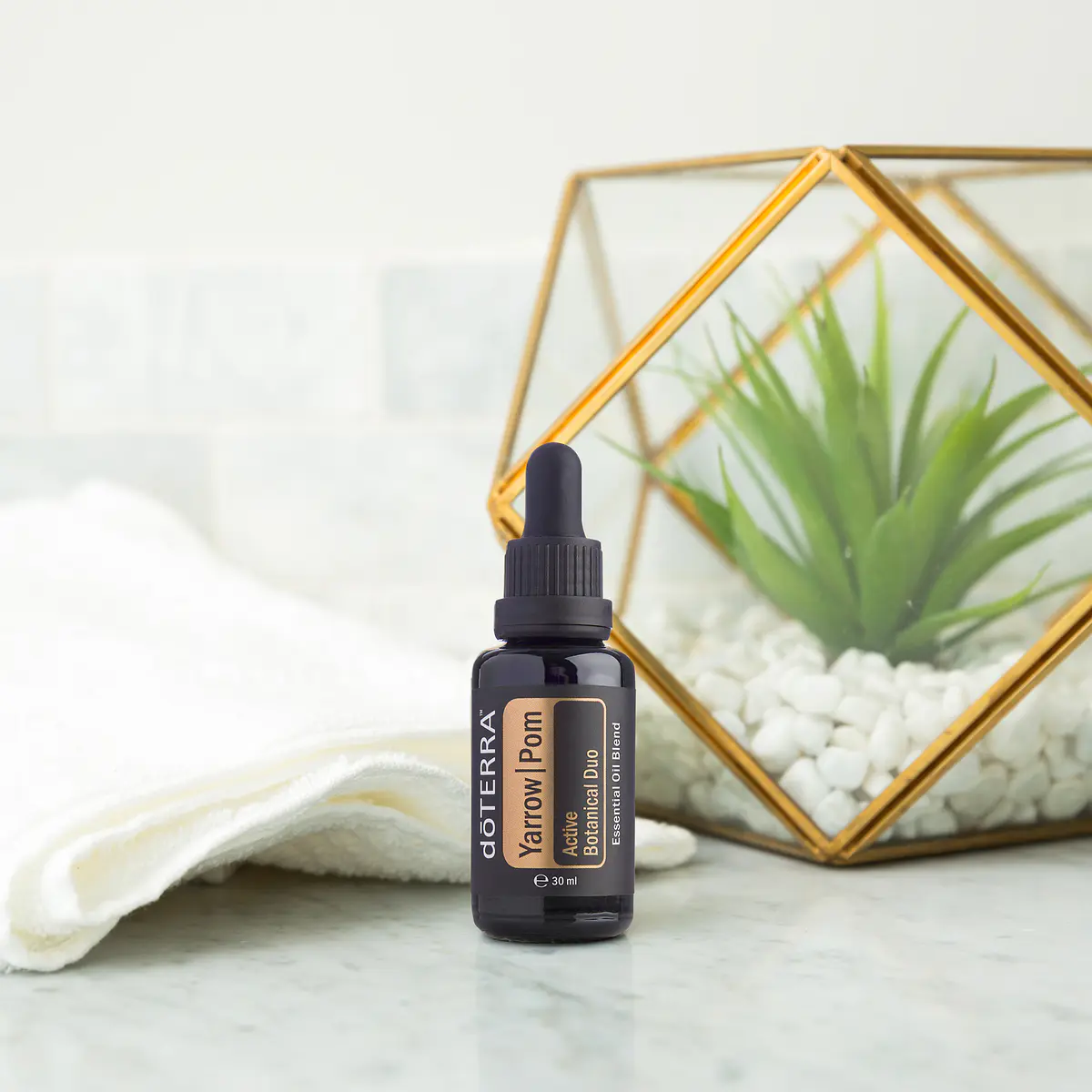 doTERRA Yarrow Pom ヤローポム30mL Serum Yarrow Pom 30ml a base de aceites esenciales. Perfecto