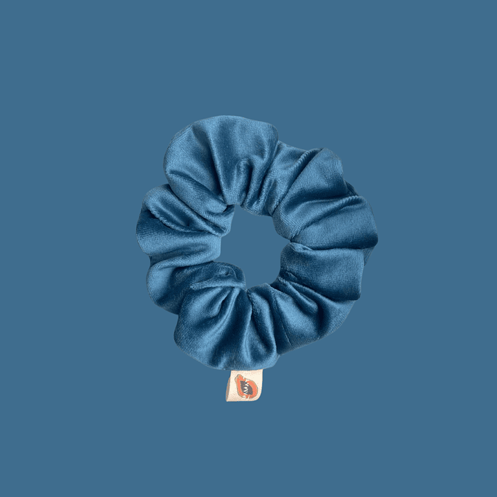 Scrunchie VELVET  - azul celeste  1