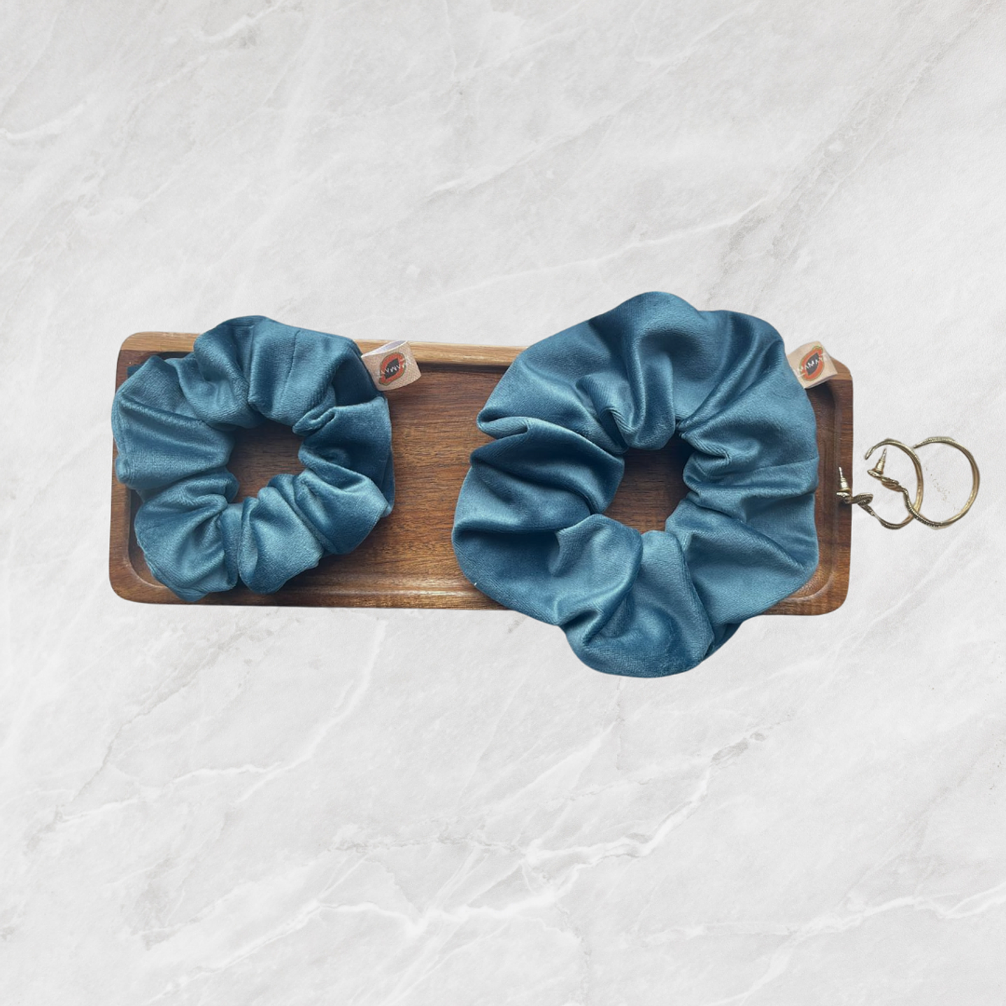 Scrunchie VELVET  - azul celeste  2
