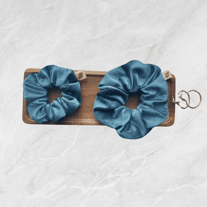 Scrunchie VELVET  - azul celeste  2