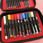 Maleta TNT collection, 24 marcadores acrílicos surtidos. 