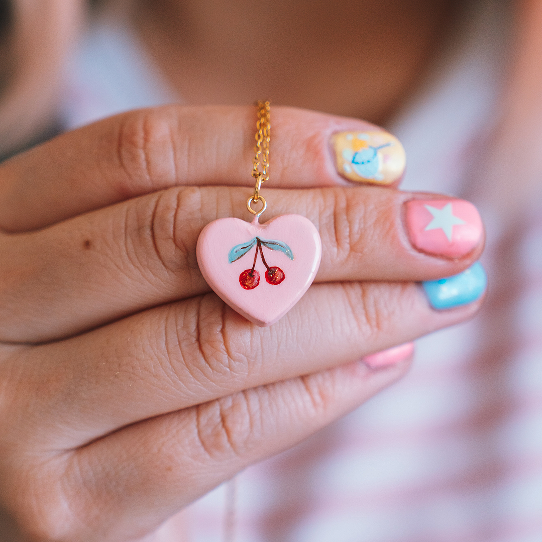 Collar Medalla Corazón Cerezas / Guindas 2