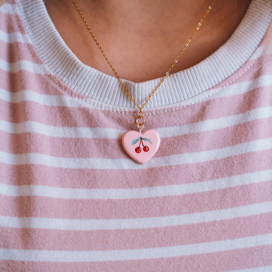 Collar Medalla Corazón Cerezas / Guindas 3
