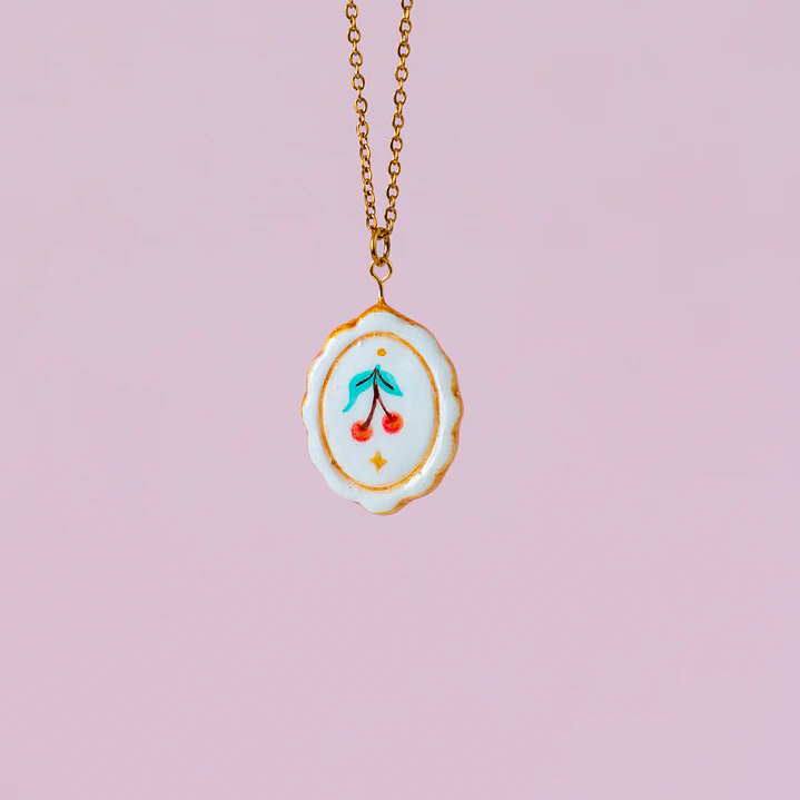 Collar Medalla Guindas 1