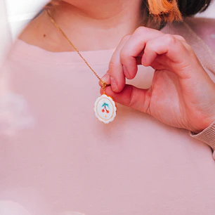 Collar Medalla Guindas