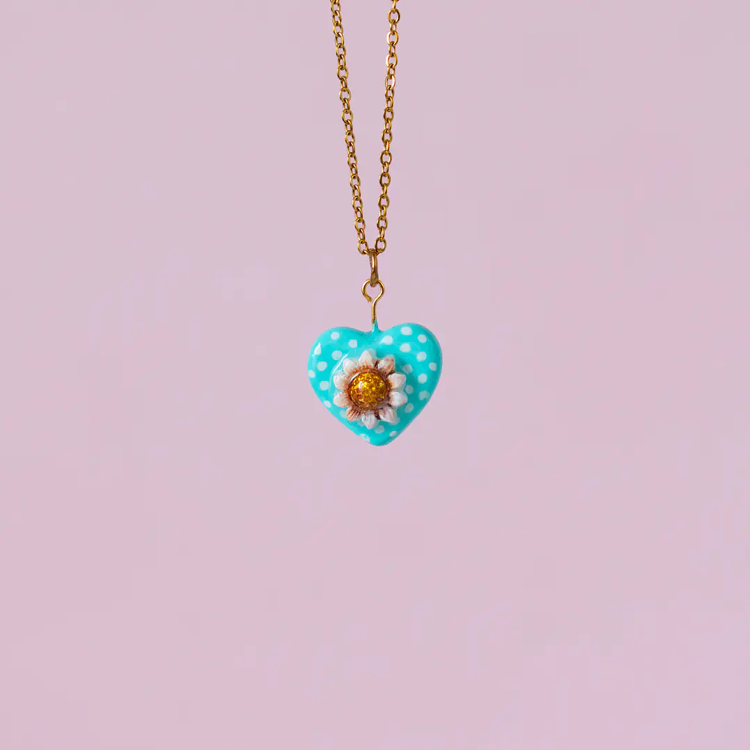 Collar Medalla Corazón Margarita 1