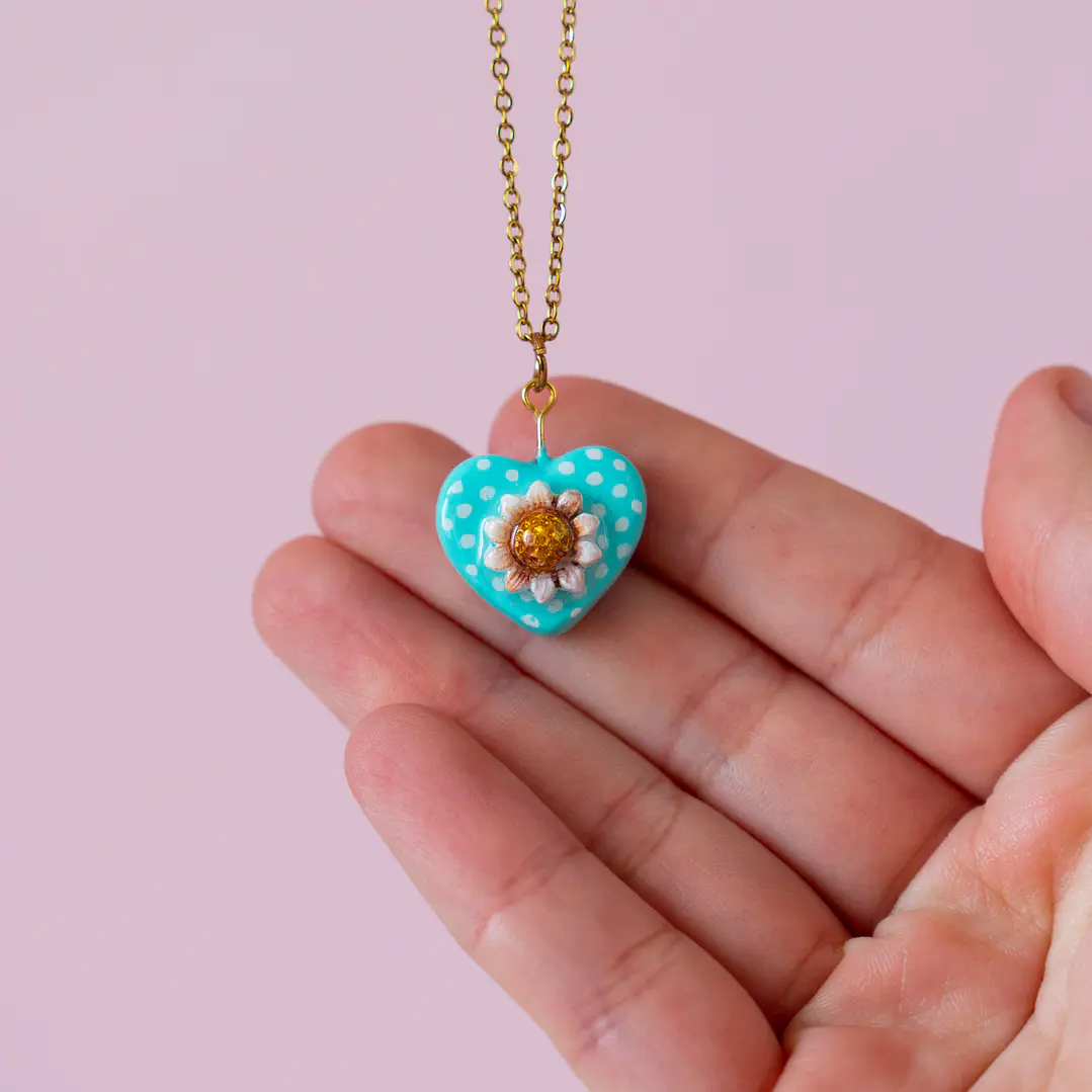 Collar Medalla Corazón Margarita 3