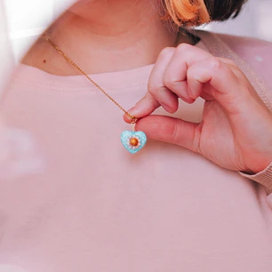 Collar Medalla Corazón Margarita