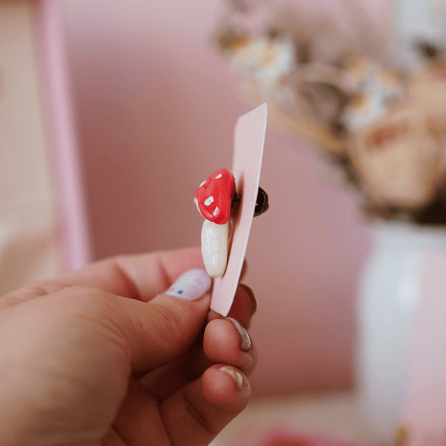 PIN AMANITA