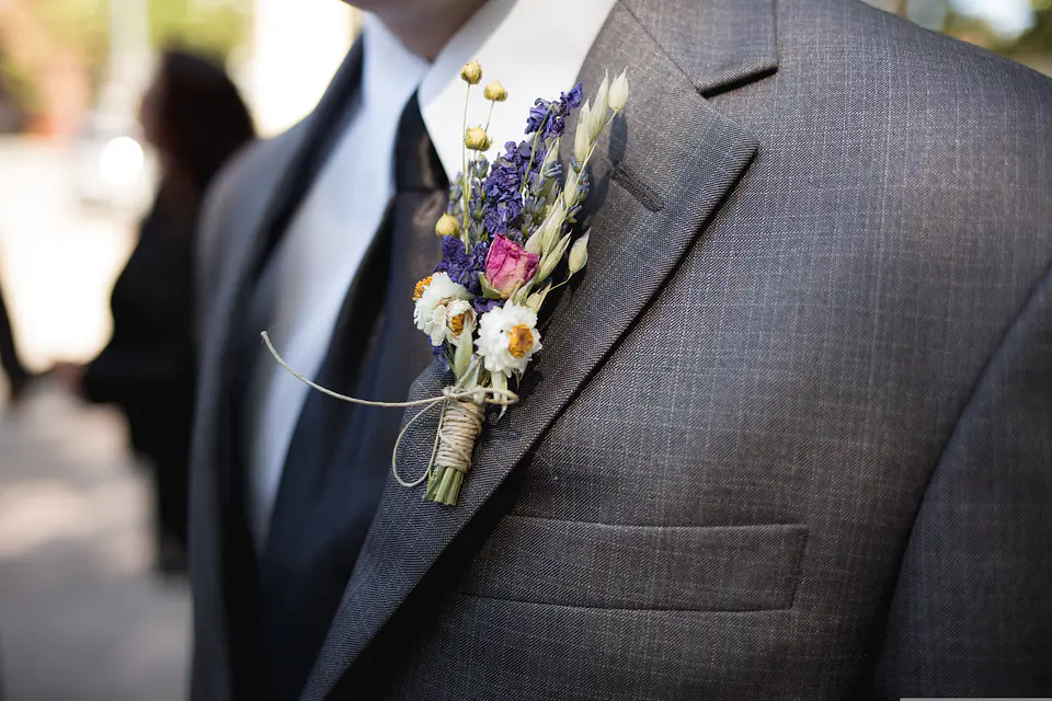 Boutonniere Artificial. 2