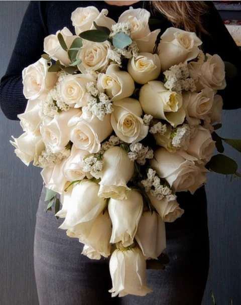 Ramo en Cascada Rosas Ecuatorianas un tono.