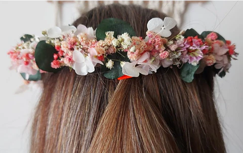 Tocado o Media Corona, Preservado.