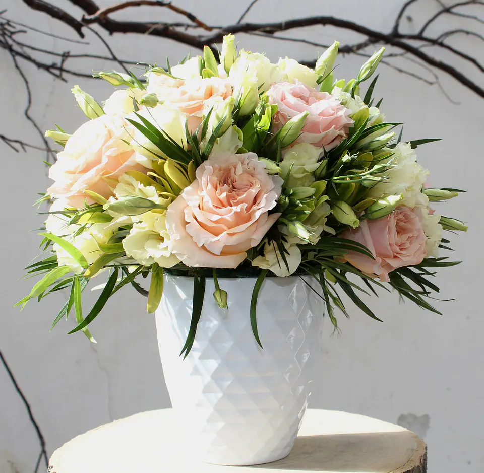 Arreglo Floral en Canasto o Florero 2